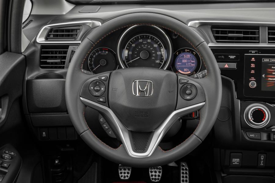 Панель приборов Honda Fit Sport HFP Accessories 2017 года  (NA) (фото 26 из 32)